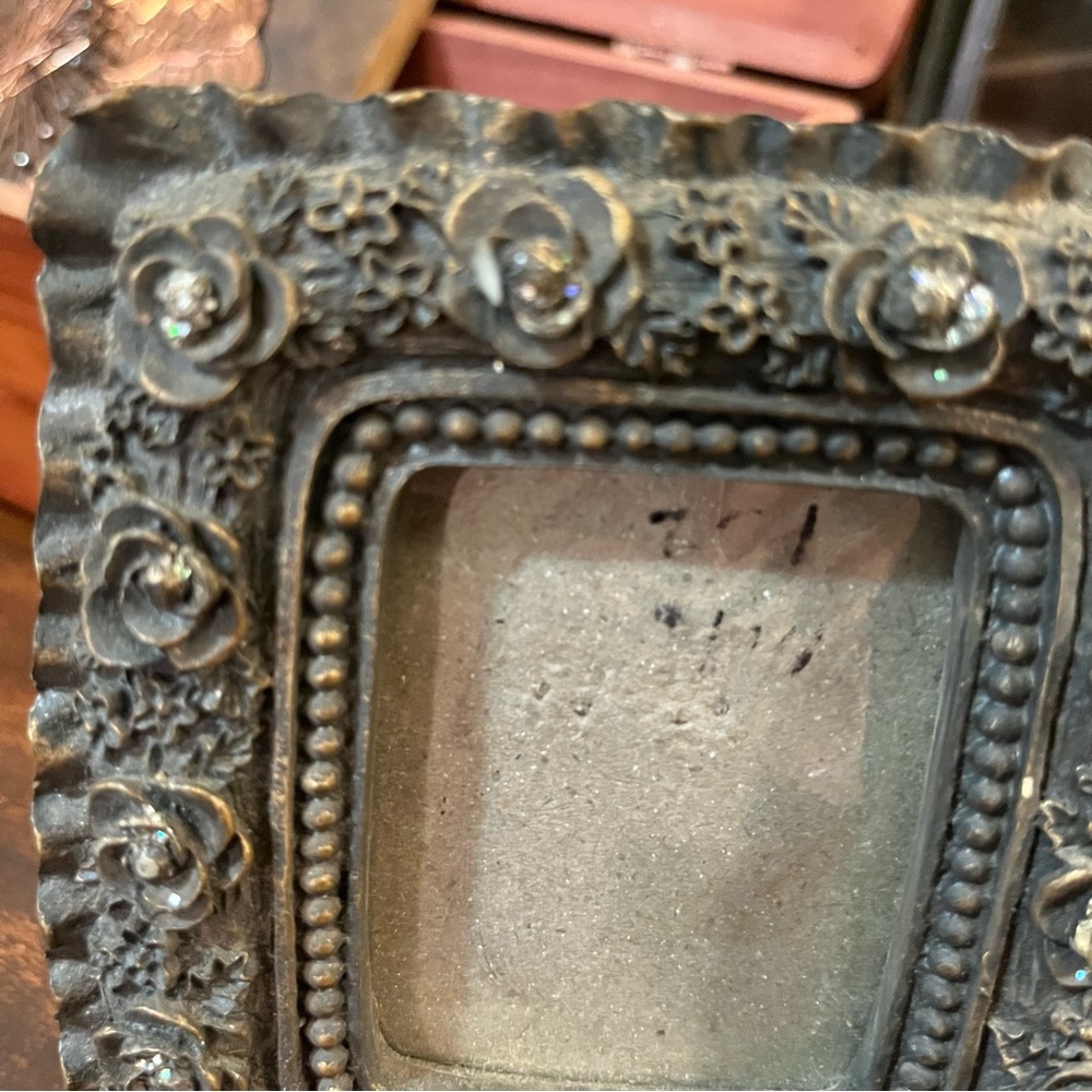Picture Frame - Small Victorian Style - Goth - Roses - Stands Up - EUC - Picture 5 of 5